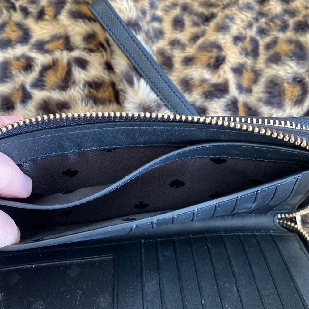 Kate Spade Carry all Staci wristlet wallet - Picture 9 of 9